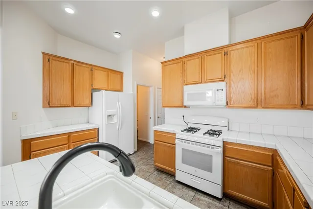 $1,950 | 9716 Panorama Cliff Drive, Las Vegas, NV 89134