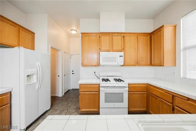 $1,950 | 9716 Panorama Cliff Drive, Las Vegas, NV 89134