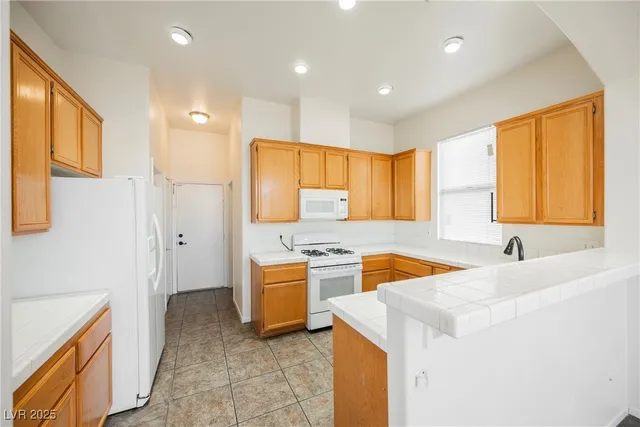 $1,950 | 9716 Panorama Cliff Drive, Las Vegas, NV 89134