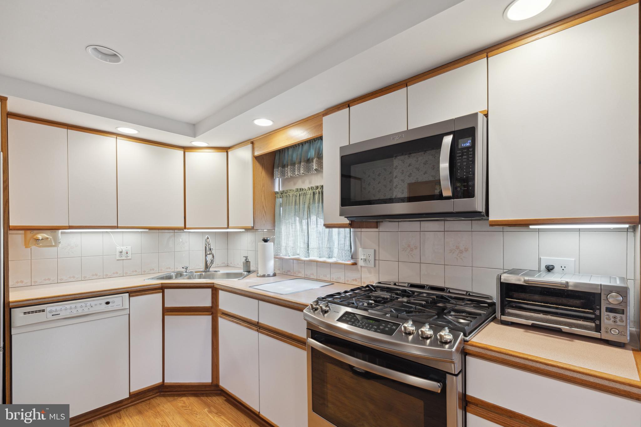 2823 Chase Road Philadelphia, PA 19152 - Photo 19 of 41 Gallery Image 19