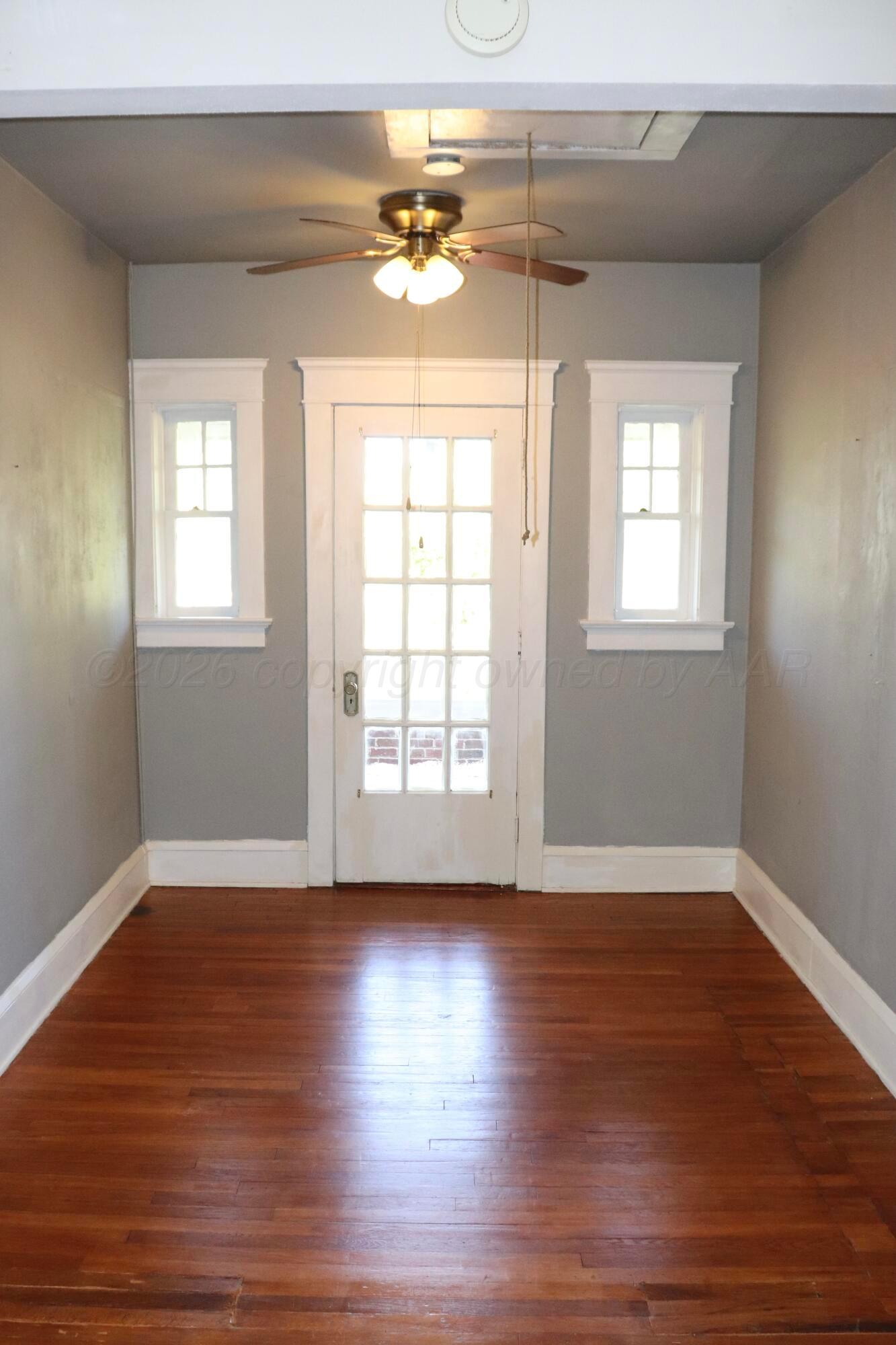 1912 South Tyler Street Amarillo, TX 79109 - Photo 11 of 22 amarillo-tx-historic-home-upper-foyer