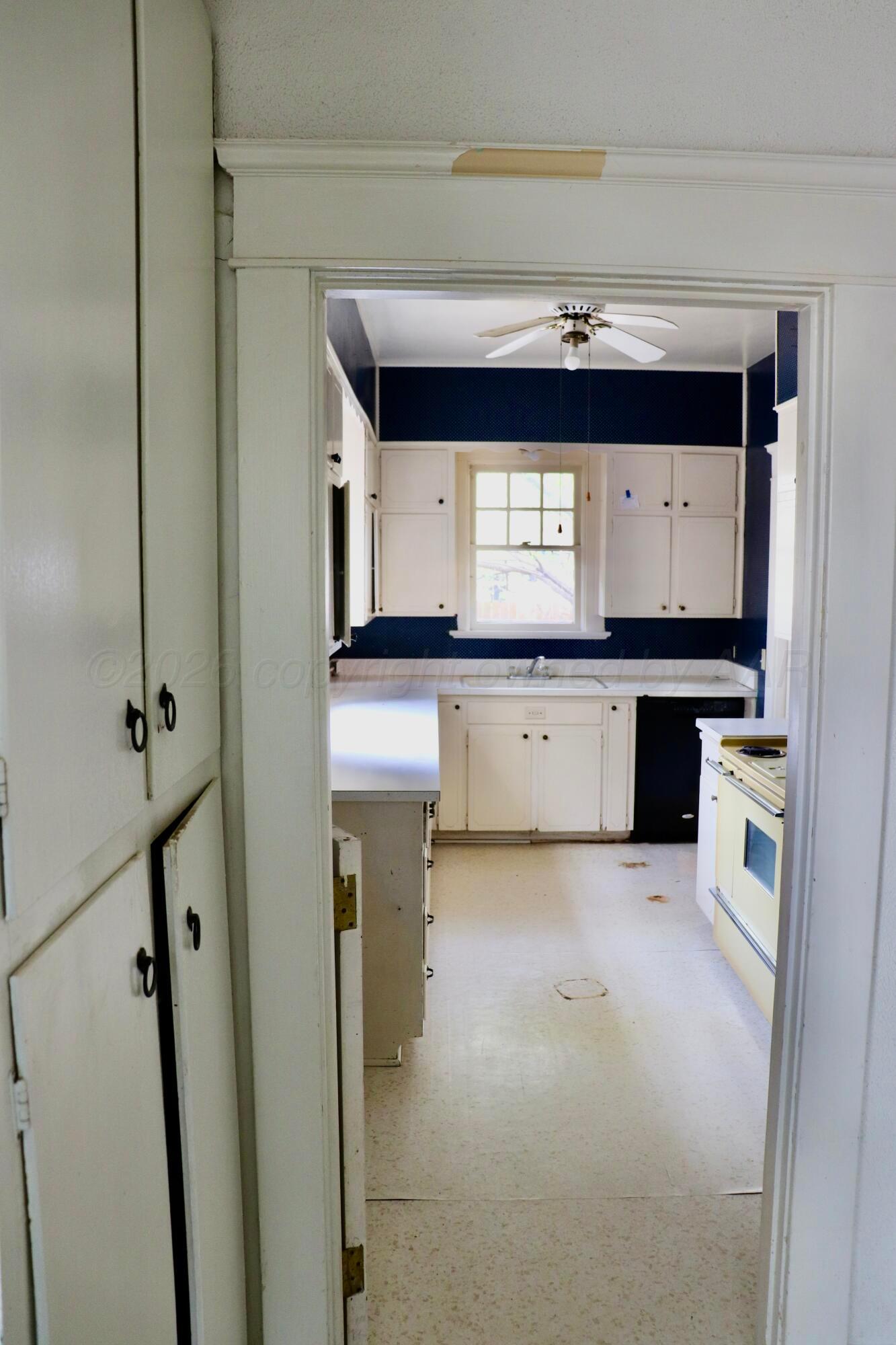 1912 South Tyler Street Amarillo, TX 79109 - Photo 20 of 74 amarillo-tx-historic-home-kitchen