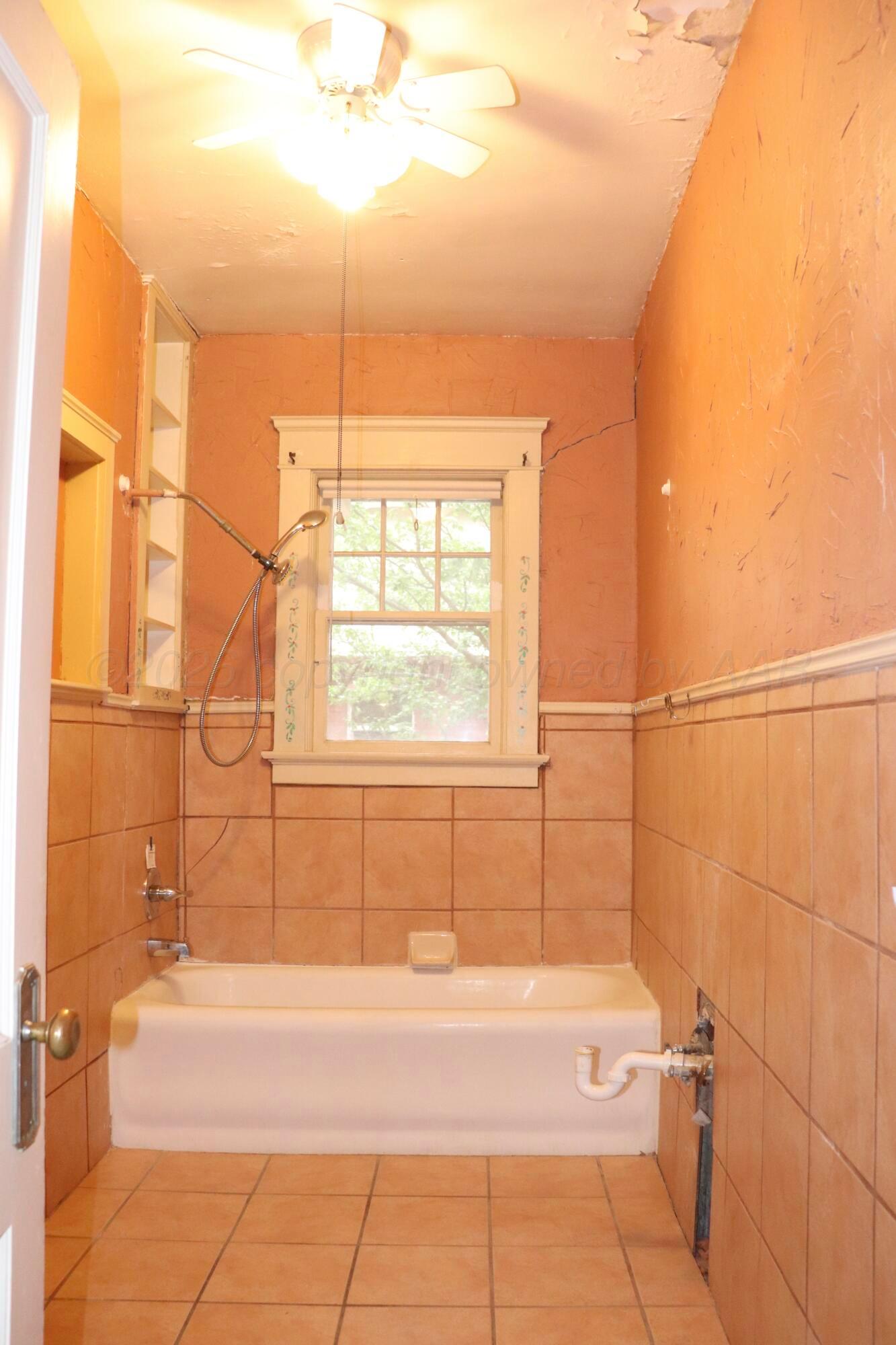 1912 South Tyler Street Amarillo, TX 79109 - Photo 24 of 74 amarillo-tx--historic-home-Bathroom-1