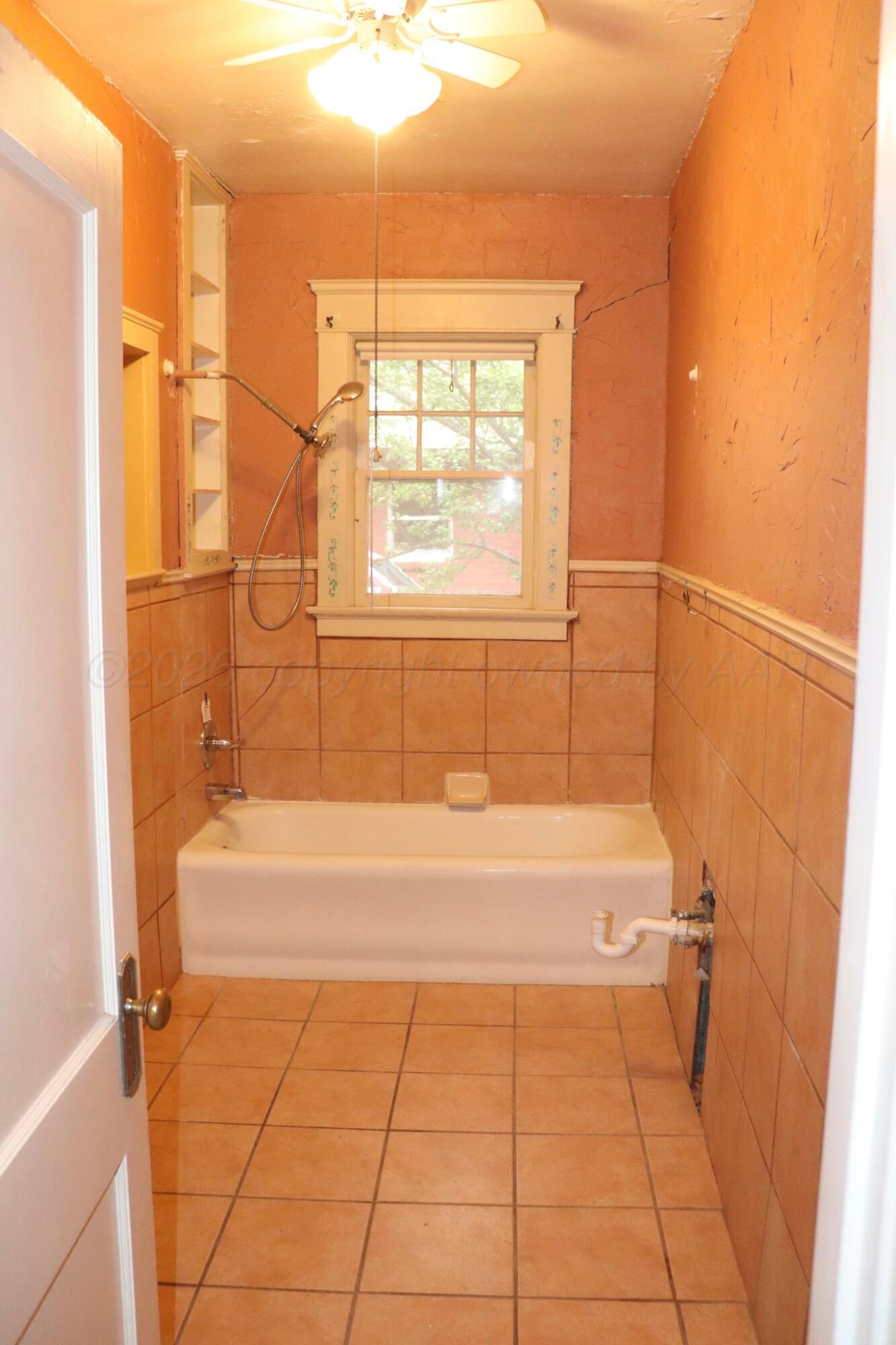 1912 South Tyler Street Amarillo, TX 79109 - Photo 26 of 74 amarillo-tx--historic-home-Bathroom-1
