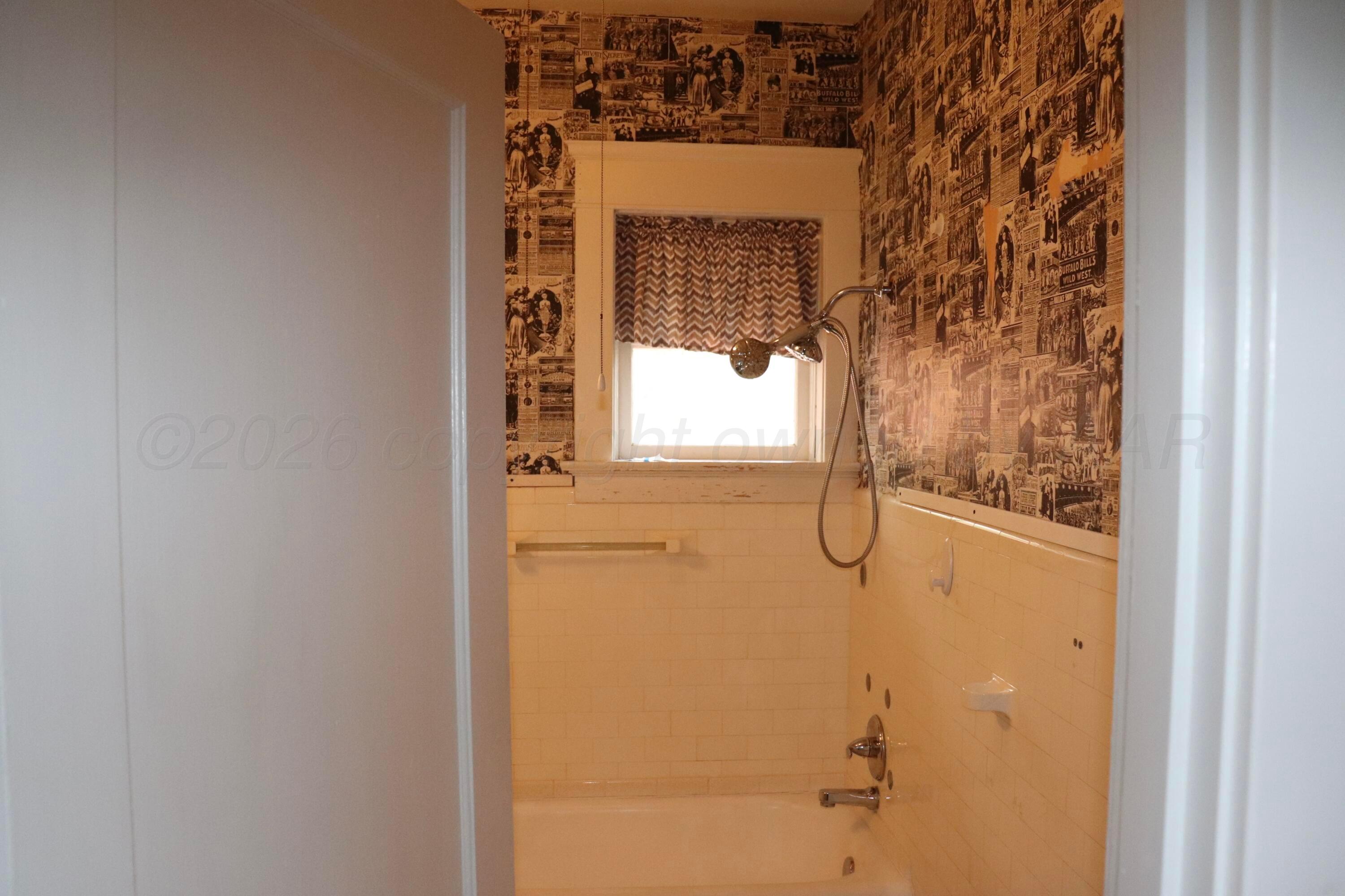 1912 South Tyler Street Amarillo, TX 79109 - Photo 48 of 74 amarillo-tx-historic-home-bathroom-2