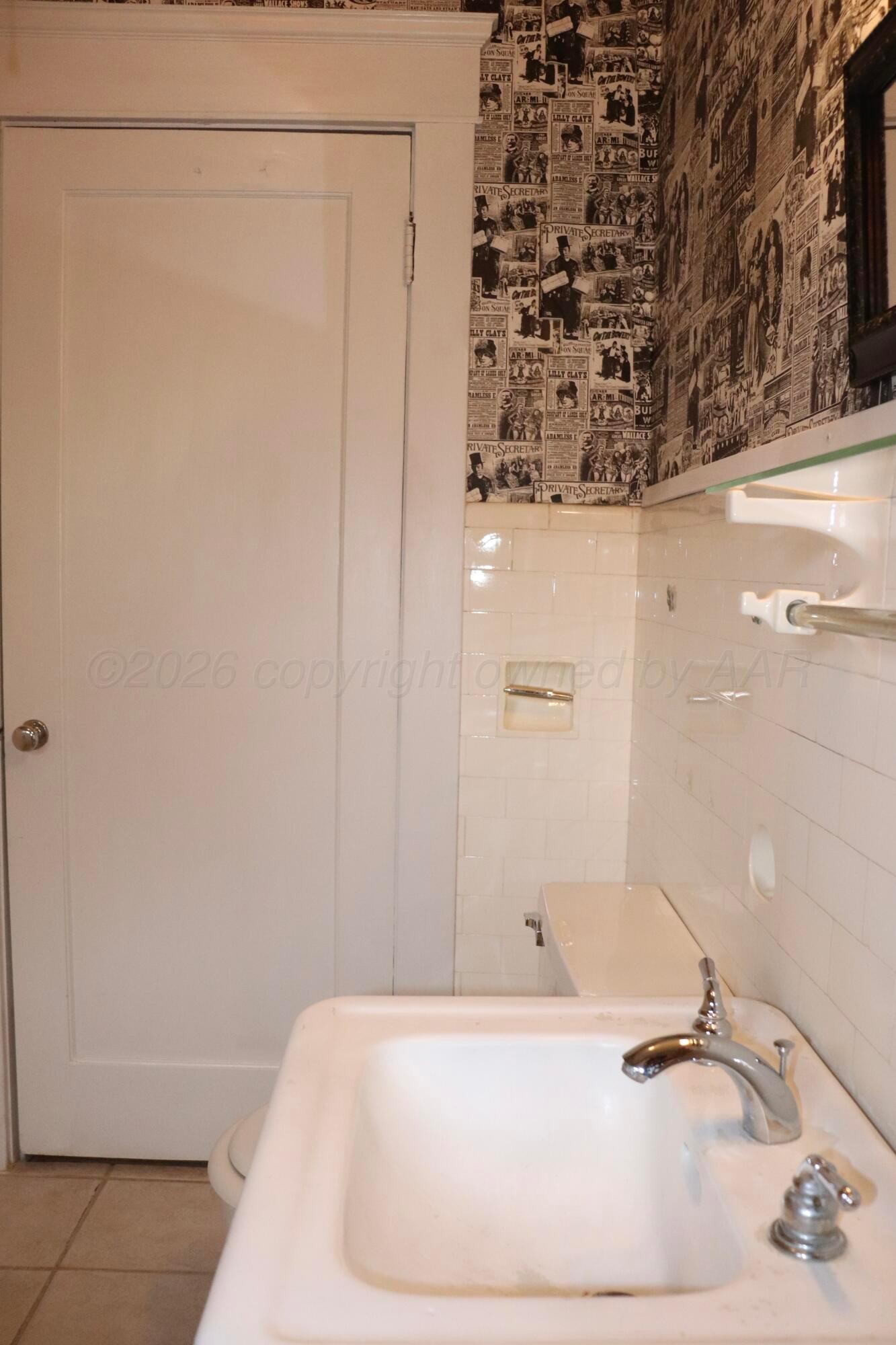 1912 South Tyler Street Amarillo, TX 79109 - Photo 49 of 74 amarillo-tx-historic-home-bathroom-2