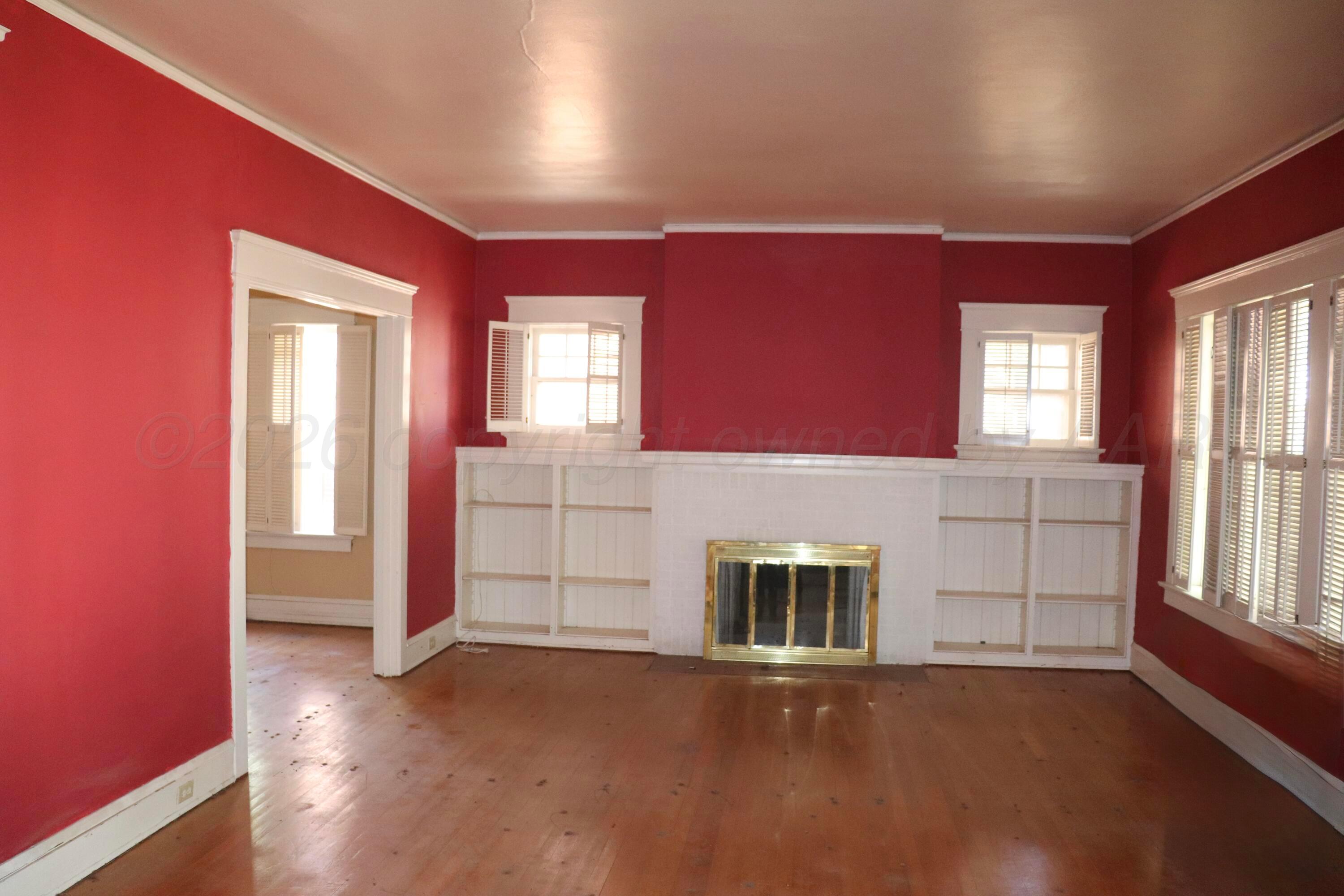1912 South Tyler Street Amarillo, TX 79109 - Photo 6 of 22 amarillo-tx-historic-home-living-room