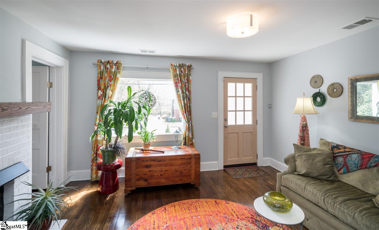 214 Ackley Road Greenville, SC 29607 - Photo 4 of 32