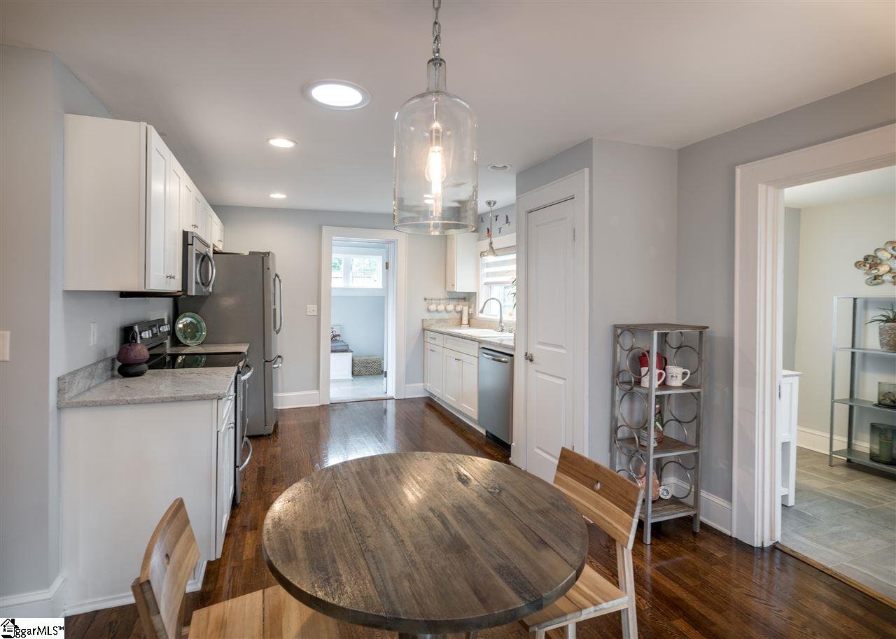 214 Ackley Road Greenville, SC 29607 - Photo 8 of 32