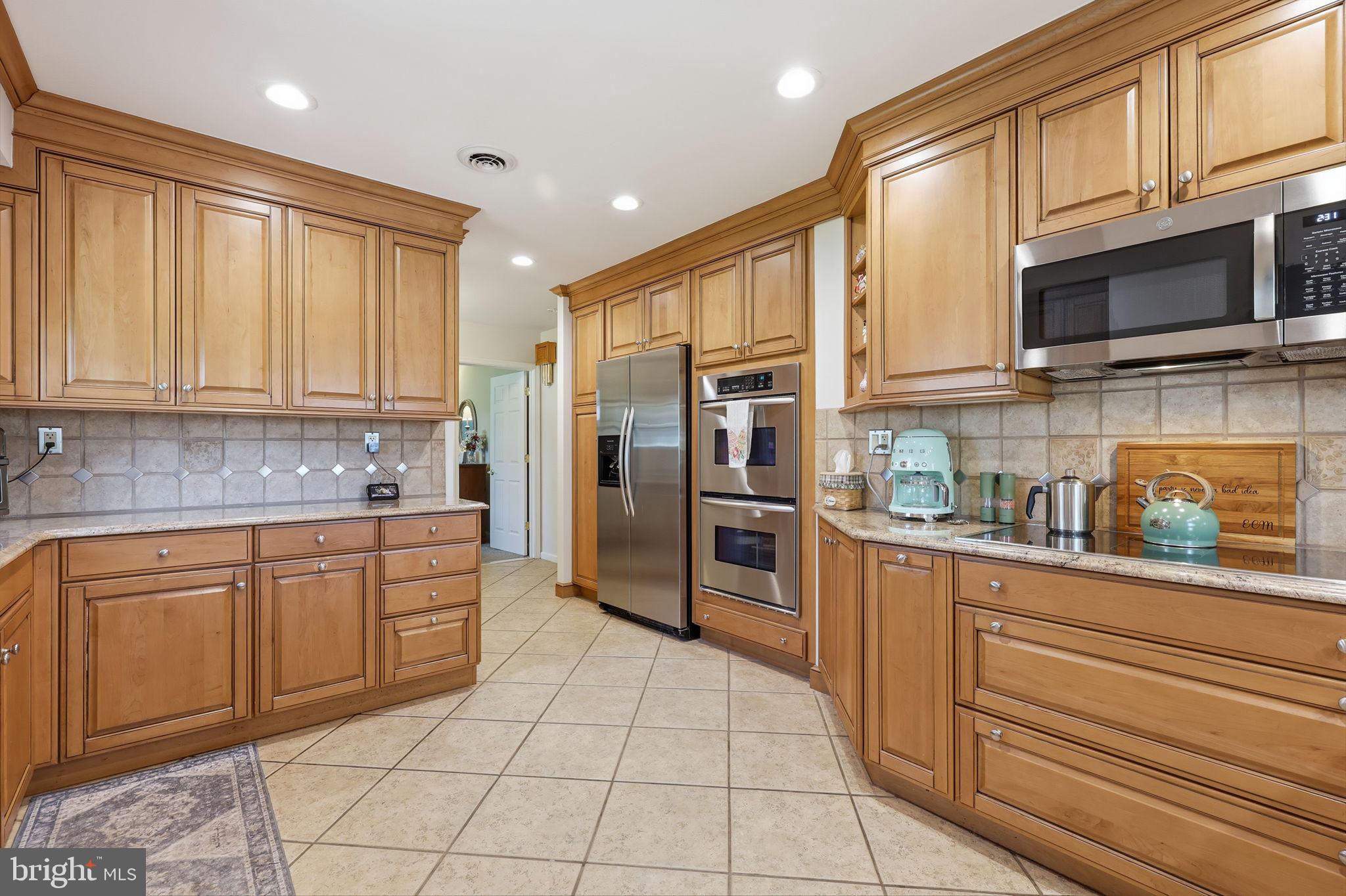 2 Simpson Drive Yardley, PA 19067 - Photo 12 of 37