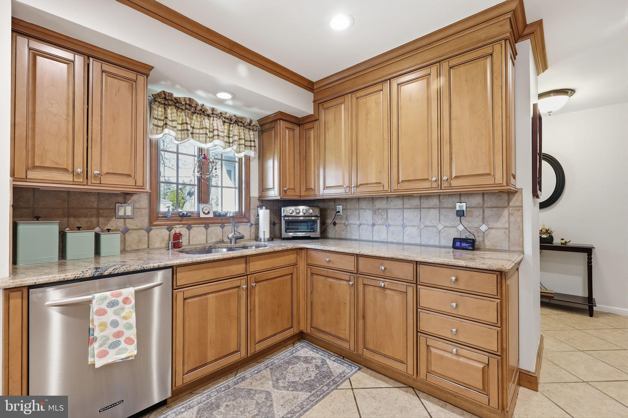 2 Simpson Drive Yardley, PA 19067 - Photo 13 of 37
