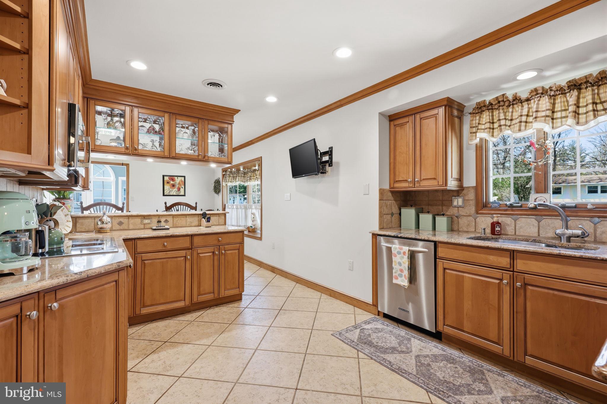 2 Simpson Drive Yardley, PA 19067 - Photo 10 of 37