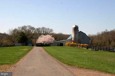 2714 Logmill Road Haymarket, VA 20169 - Photo 5 of 25 Drive to second barn