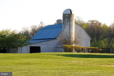 2714 Logmill Road Haymarket, VA 20169 - Photo 8 of 25 Second barn