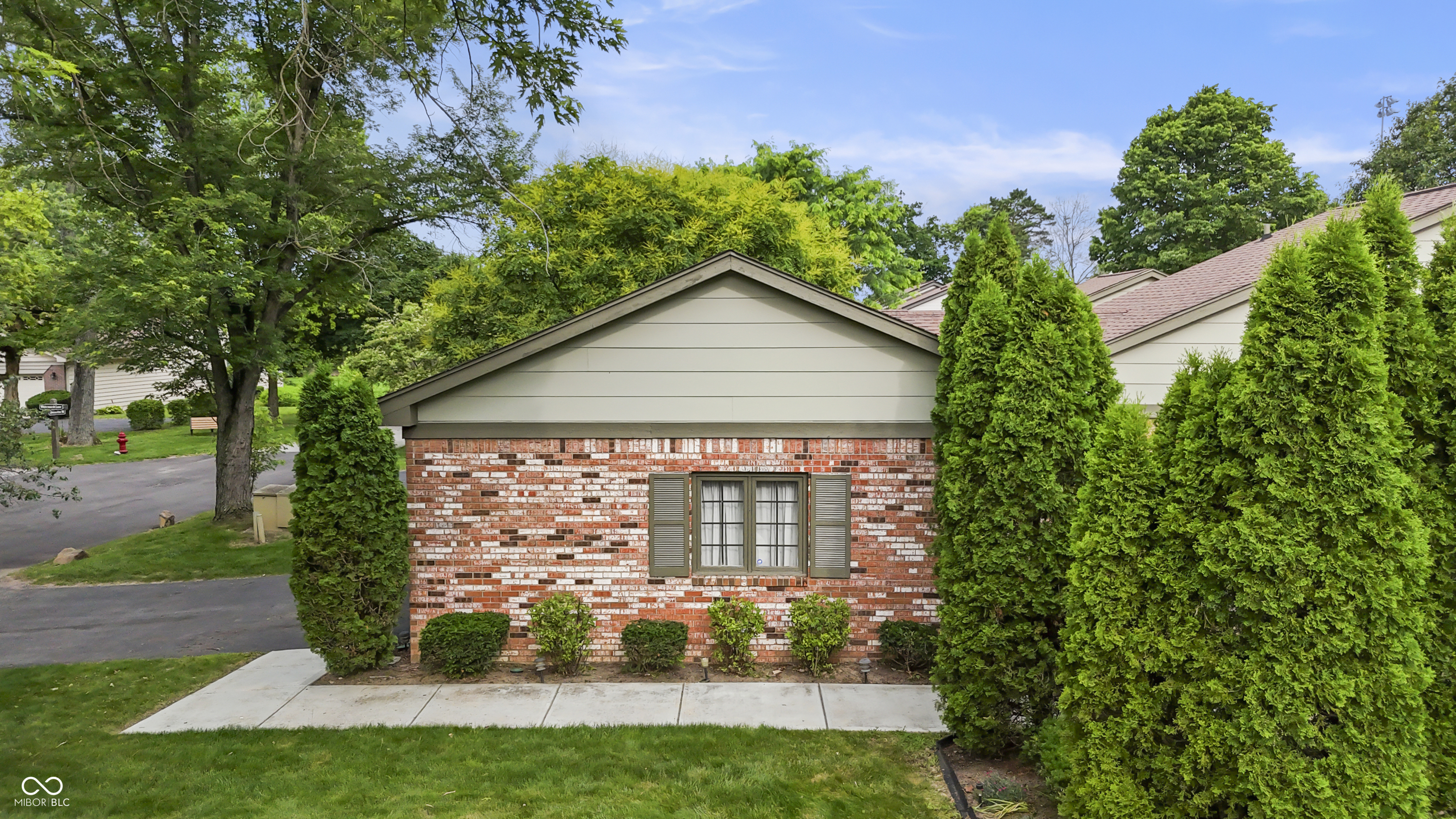 5409 Greenwillow Road Indianapolis, IN 46226 - Photo 8 of 47