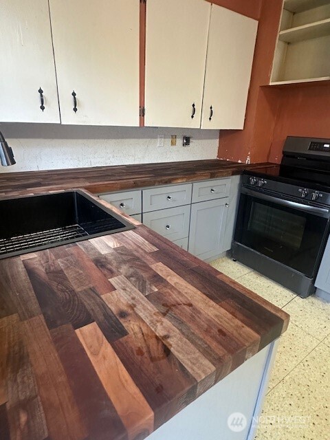 1302 West 5th Street Aberdeen, WA 98520 - Photo 13 of 26 a kitchen with a sink and cabinets
