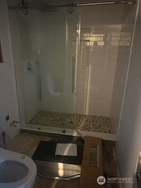 1302 West 5th Street Aberdeen, WA 98520 - Photo 14 of 26 a bathroom with a granite countertop sink and a mirror