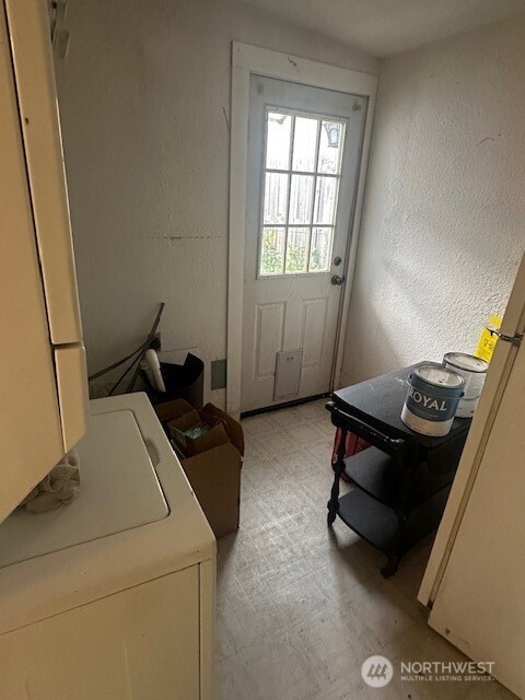 1302 West 5th Street Aberdeen, WA 98520 - Photo 17 of 26 a room with storage and utility