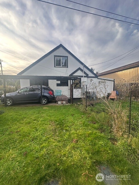 1302 West 5th Street Aberdeen, WA 98520 - Photo 23 of 26 a front view of a house with a garden