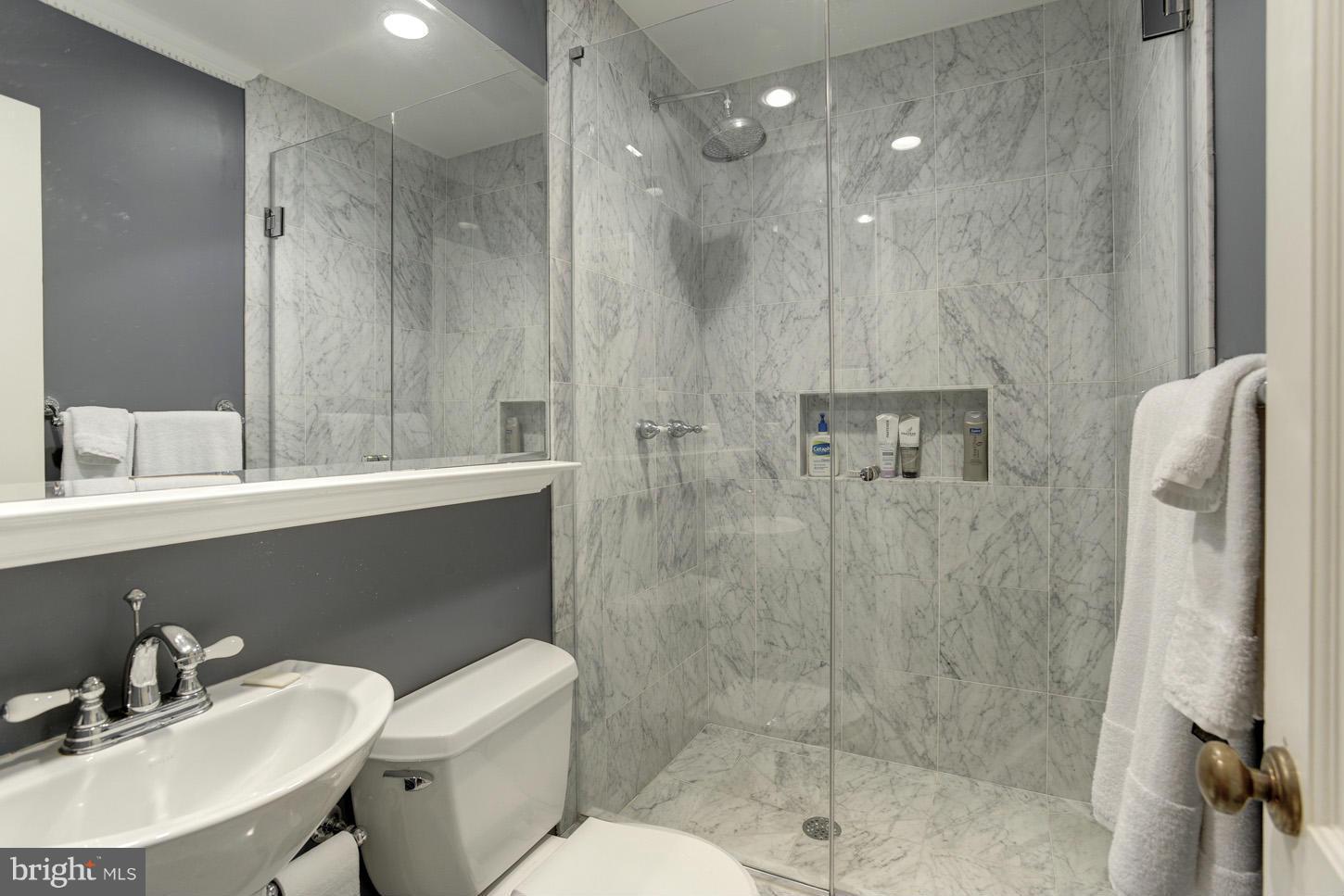 4441 MacArthur Boulevard Northwest Washington, DC 20007 - Photo 16 of 19 Bath