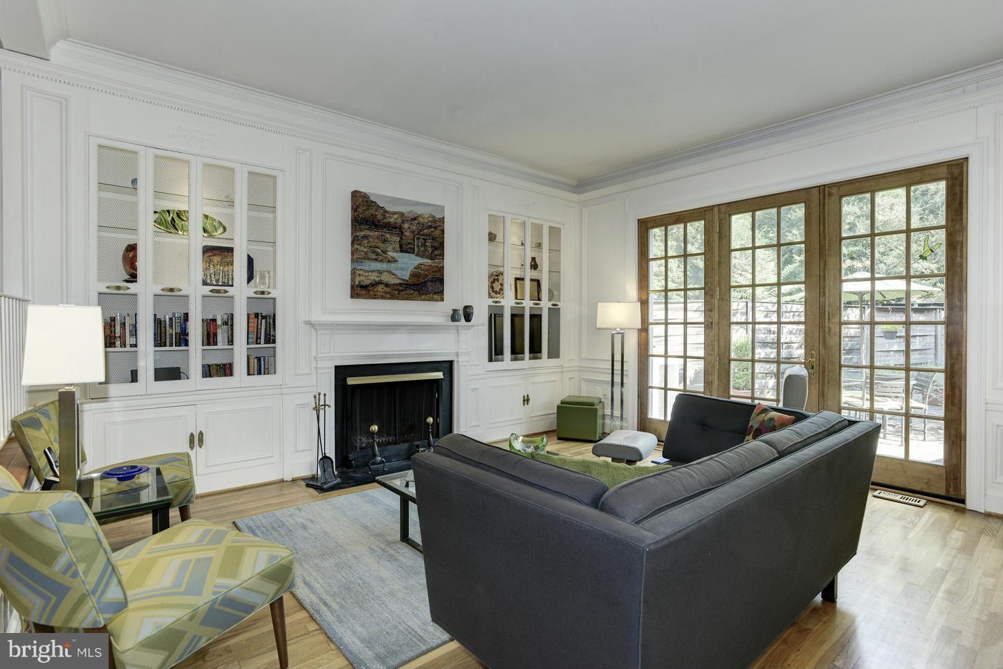 4441 MacArthur Boulevard Northwest Washington, DC 20007 - Photo 3 of 19 Living Room