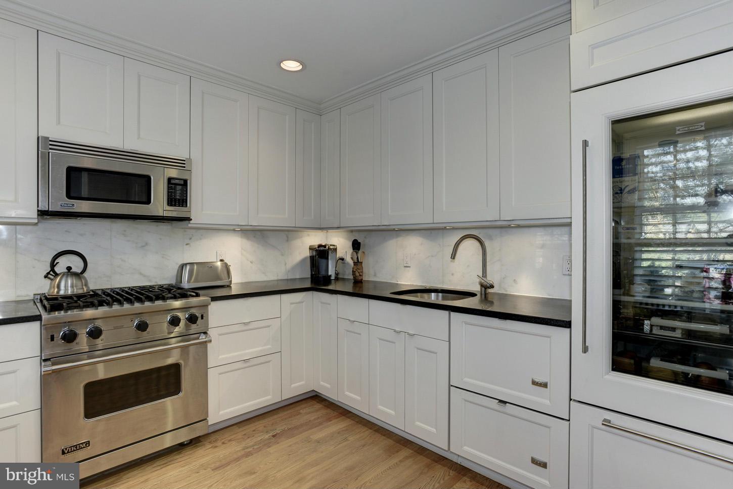 4441 MacArthur Boulevard Northwest Washington, DC 20007 - Photo 7 of 19 Kitchen