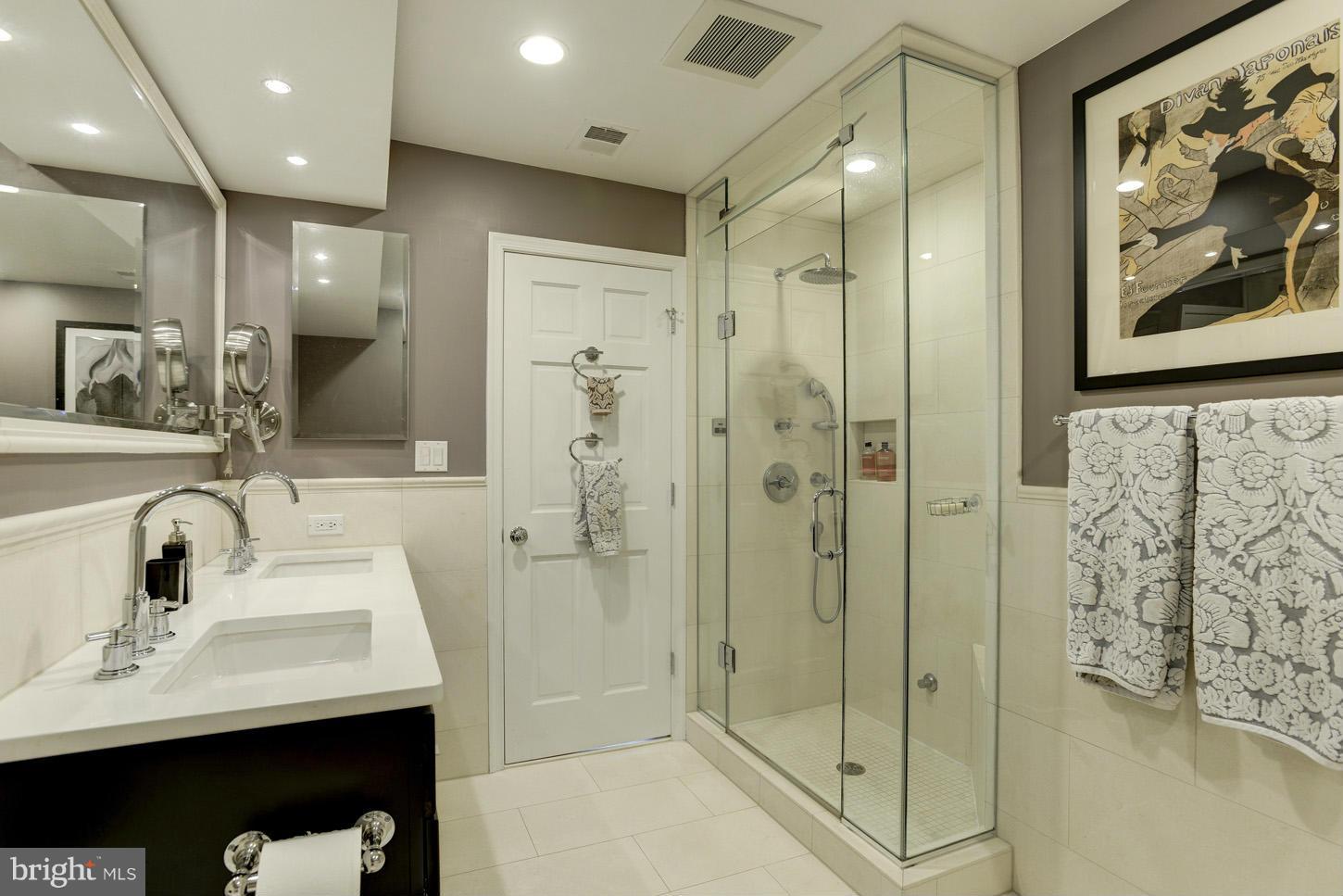 4441 MacArthur Boulevard Northwest Washington, DC 20007 - Photo 10 of 19 Bath (Master)