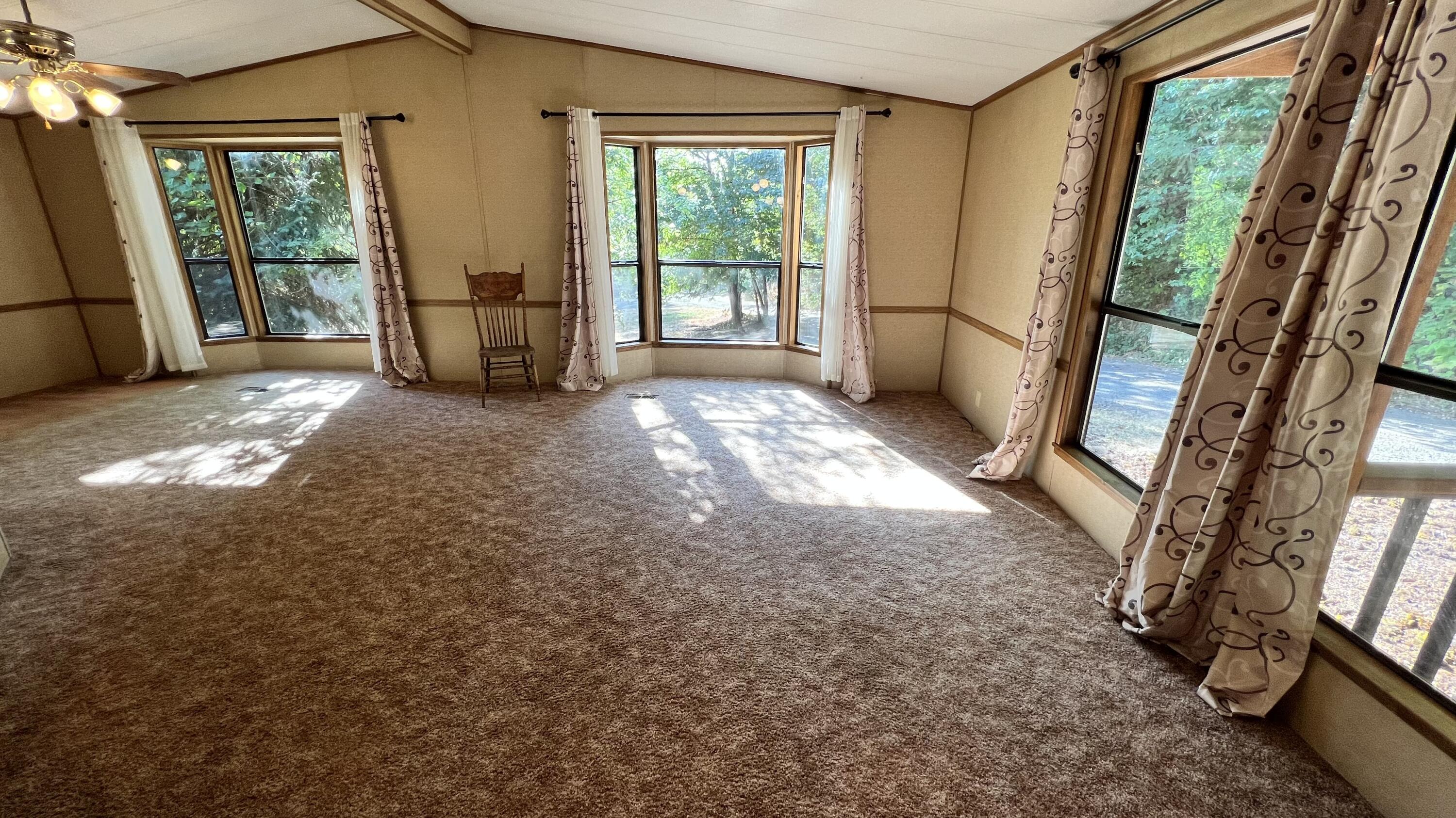 321 Taylor Road Trail, OR 97541 - Photo 8 of 56 Living Room