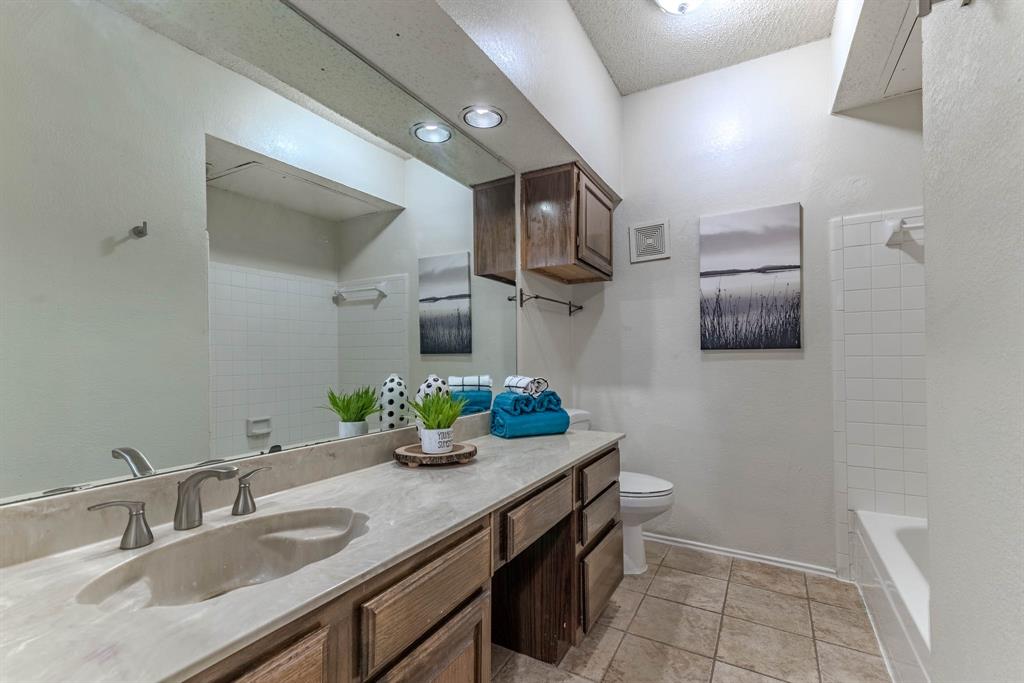5619 Preston Oaks Road, Unit 706 Dallas, TX 75254 - Photo 21 of 23 Second bath