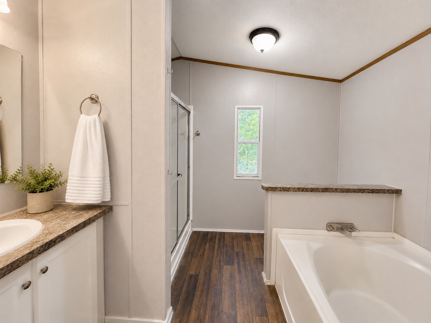 102 Western Way Angleton, TX 77515 - Photo 20 of 40 Oversized tub and separate shower in primary ensuite