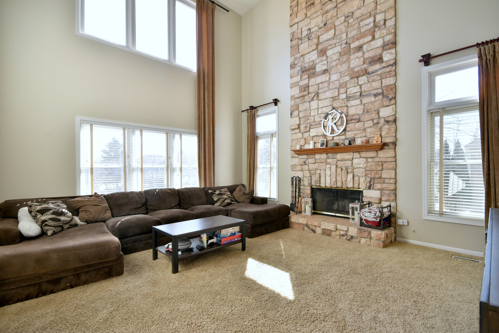781 Hayrack Drive Algonquin, IL 60102 - Photo 18 of 54 a living room with furniture and a fireplace