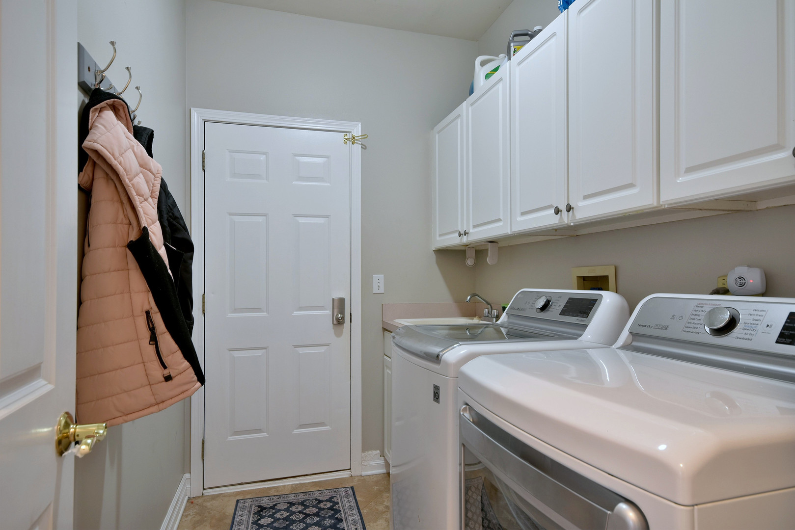 781 Hayrack Drive Algonquin, IL 60102 - Photo 20 of 54 a utility room with dryer and washer