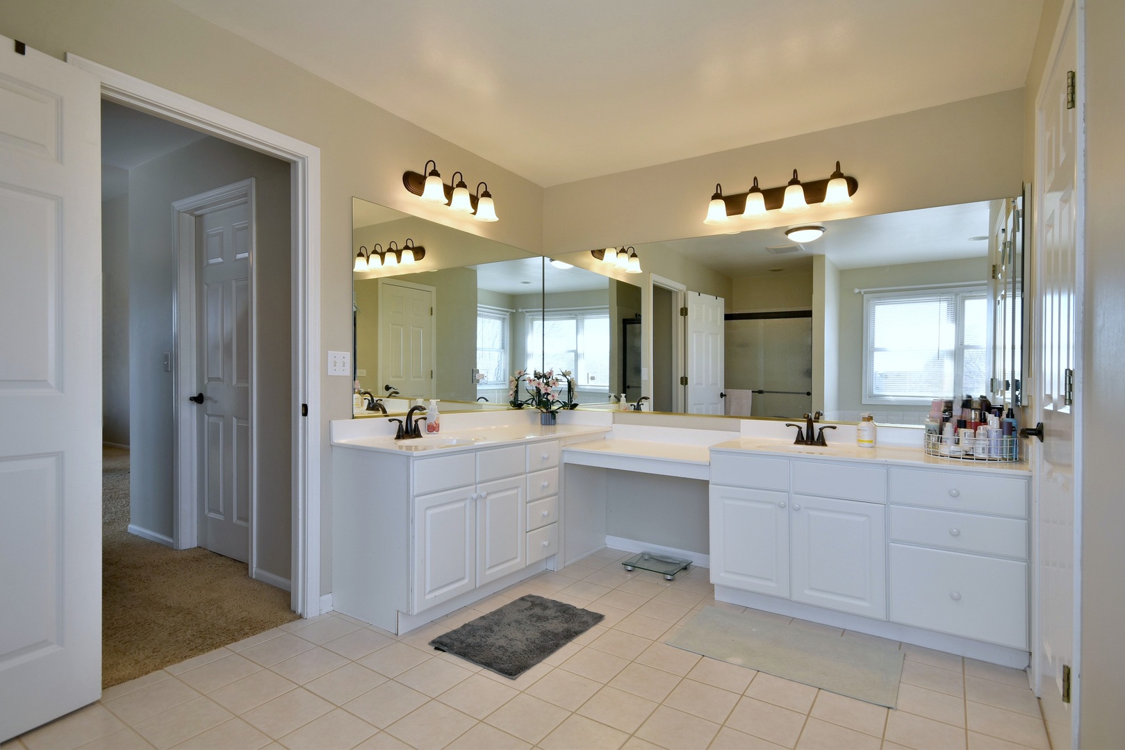 781 Hayrack Drive Algonquin, IL 60102 - Photo 22 of 54 a large white bathroom with a sink a large mirror and a bathtub
