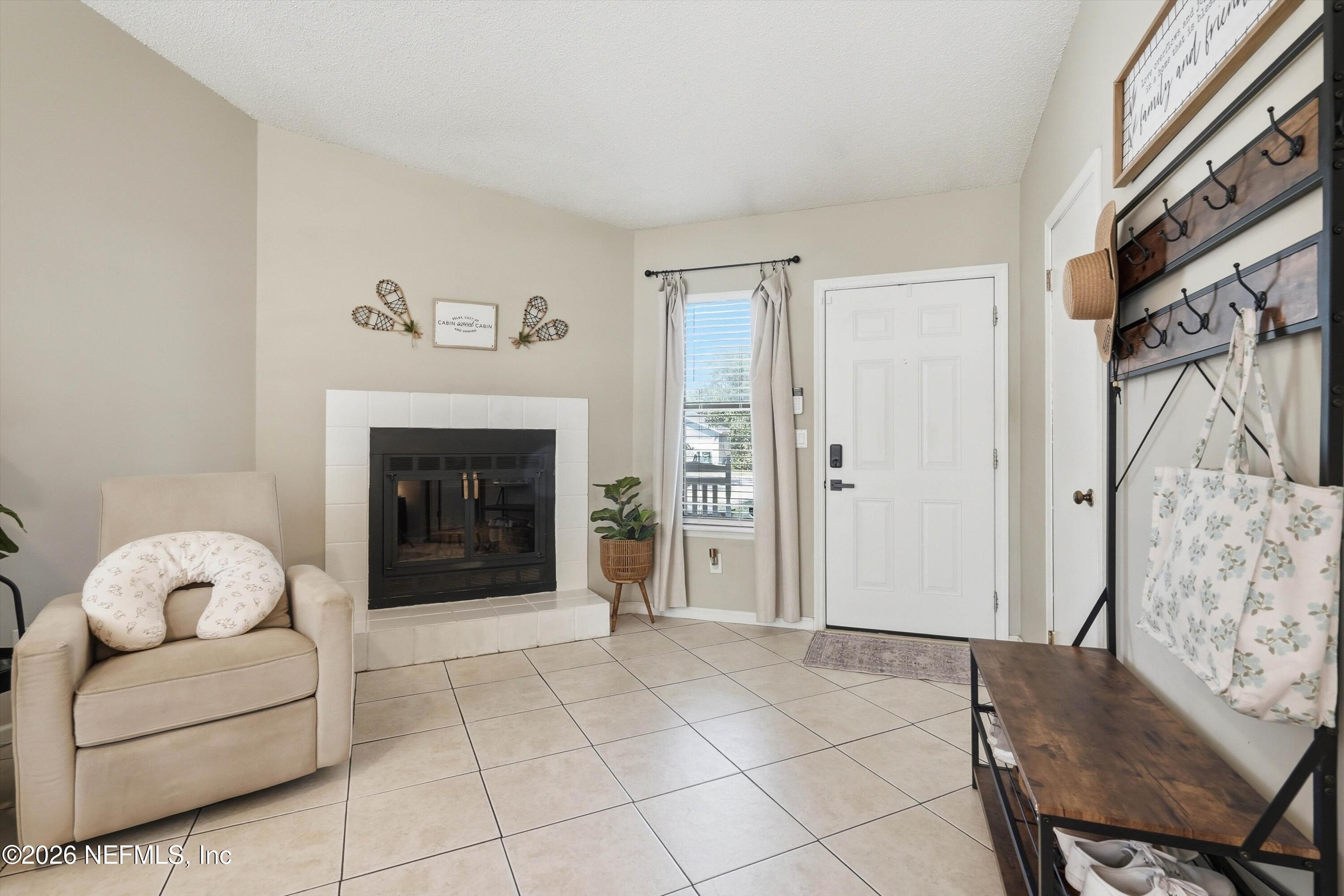 12768 Attrill Road Jacksonville, FL 32258 - Photo 7 of 32 07-Living Room