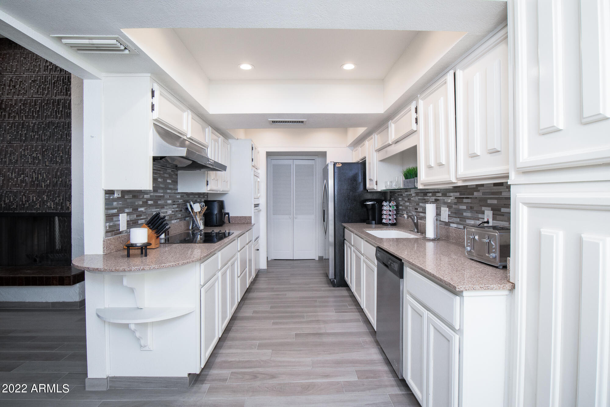 3125 South Orm Drive Tempe, AZ 85282 - Photo 10 of 37 Kitchen w/ pantry