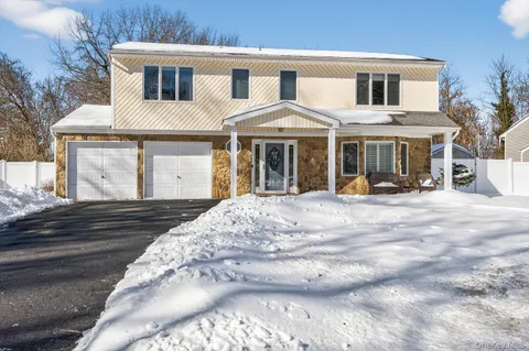 $875,000 | 18 Melrose Lane, Commack, NY 11725