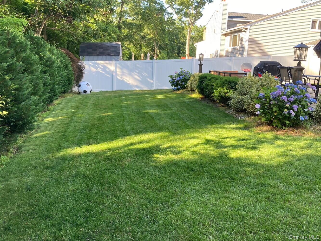 18 Melrose Lane Commack, NY 11725 - Photo 21 of 25