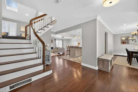 $875,000 | 18 Melrose Lane, Commack, NY 11725