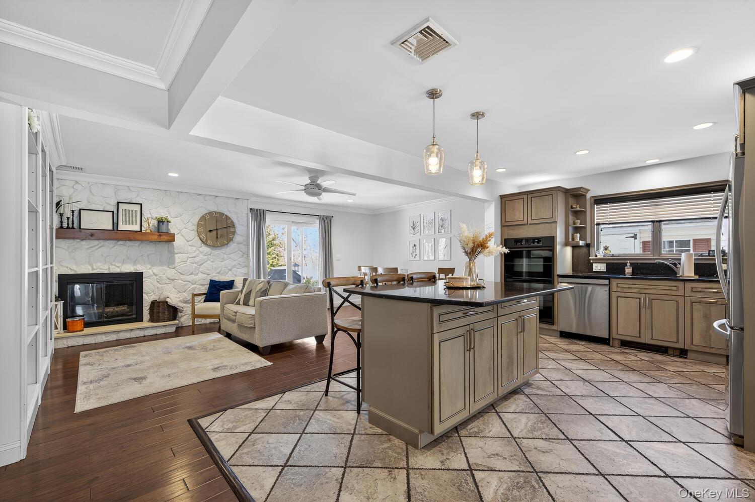 18 Melrose Lane Commack, NY 11725 - Photo 5 of 25