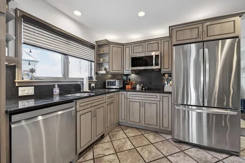 $875,000 | 18 Melrose Lane, Commack, NY 11725