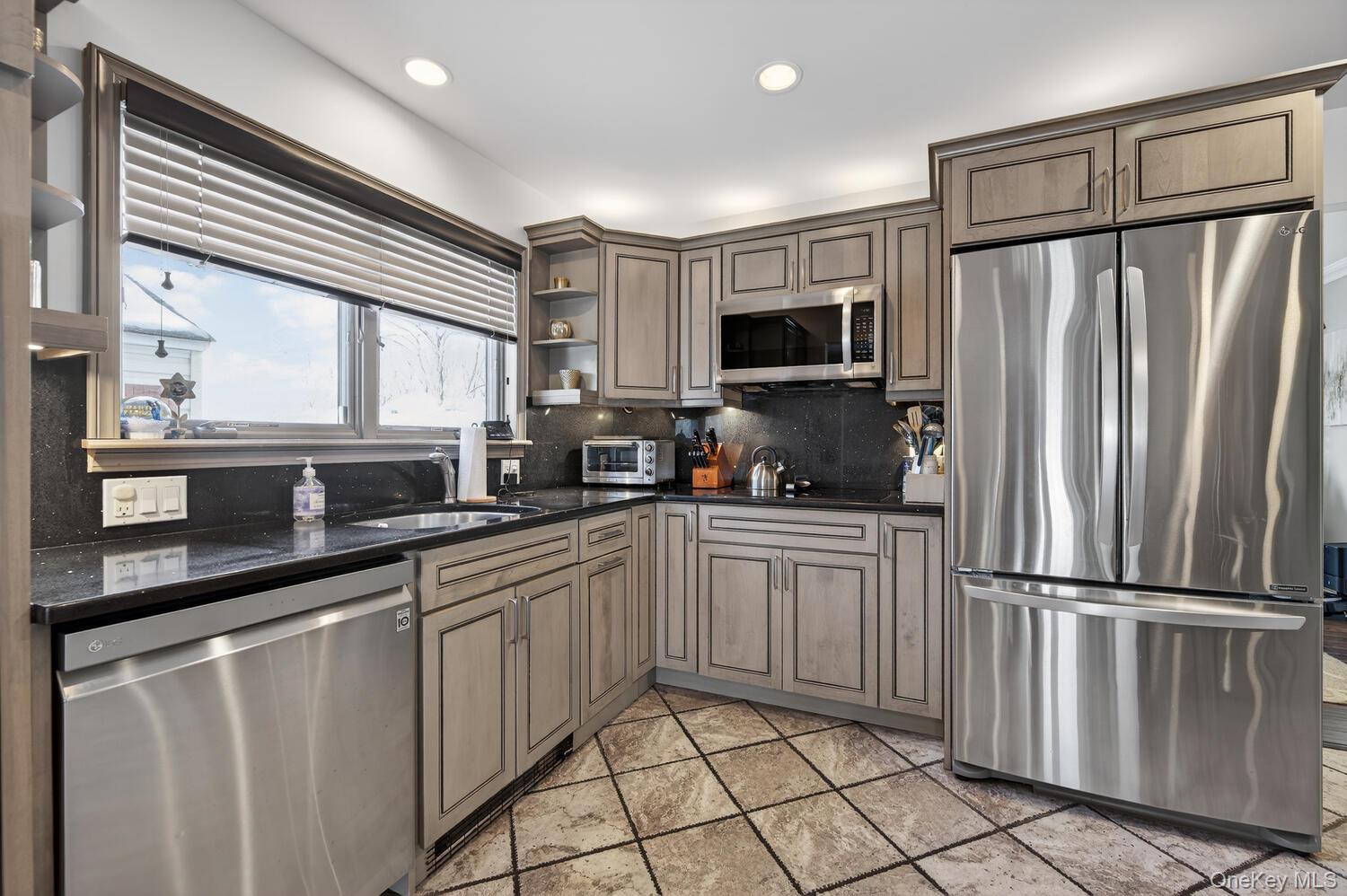 18 Melrose Lane Commack, NY 11725 - Photo 7 of 25