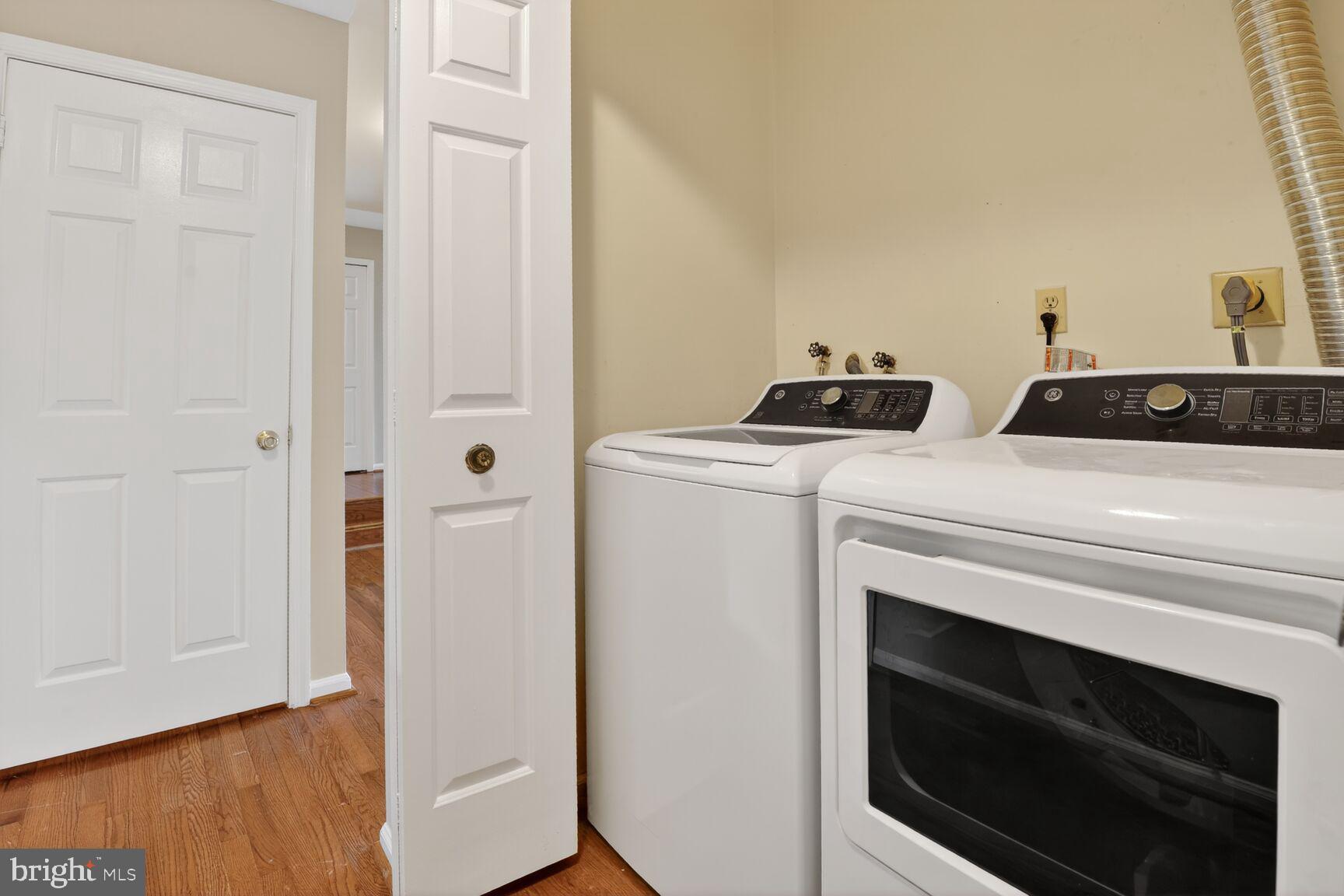 7140 Hamor Lane Springfield, VA 22153 - Photo 24 of 29 a utility room with dryer and washer