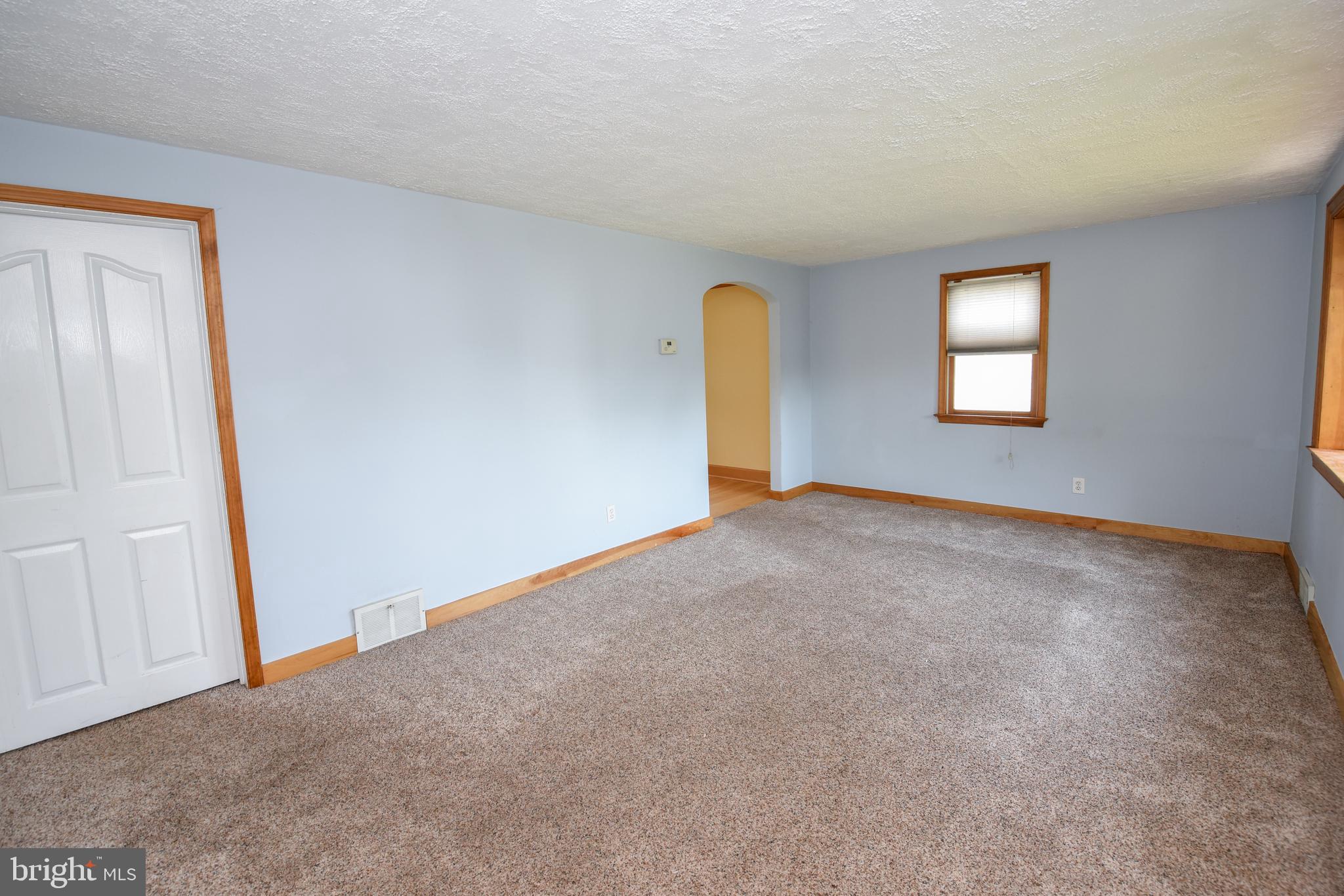 11 Shirley Road Hatboro, PA 19040 - Photo 8 of 34 Living Room