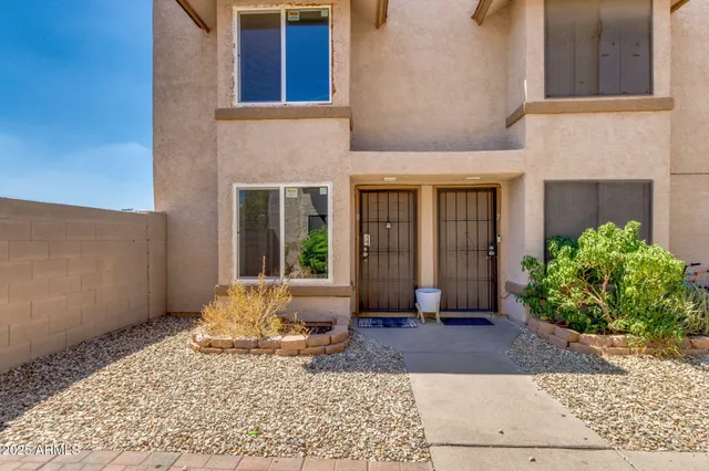 $1,700 | 3048 East Beck Lane, Unit 8, Phoenix, AZ 85032