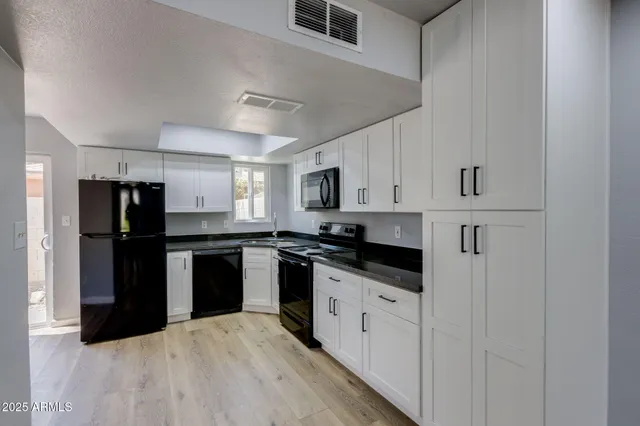 $1,700 | 3048 East Beck Lane, Unit 8, Phoenix, AZ 85032