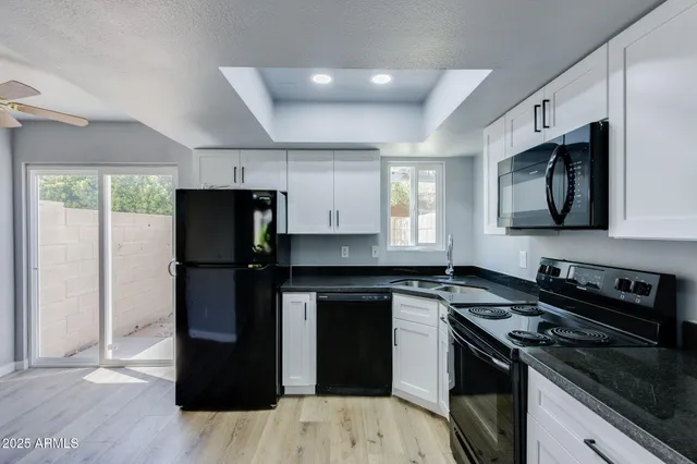 $1,700 | 3048 East Beck Lane, Unit 8, Phoenix, AZ 85032