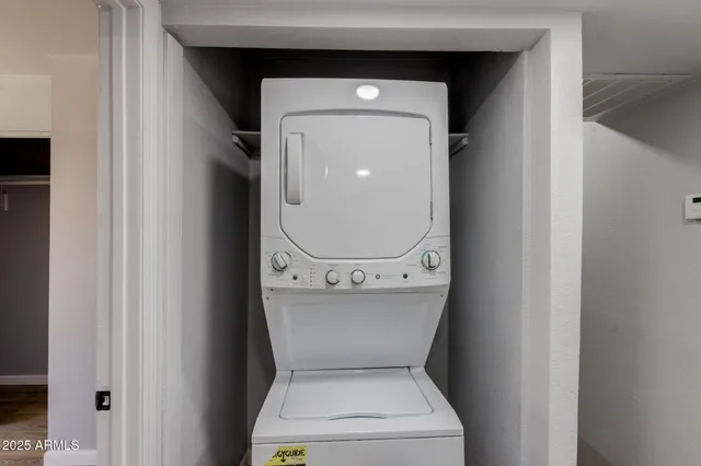 $1,700 | 3048 East Beck Lane, Unit 8, Phoenix, AZ 85032