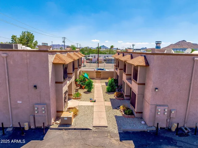 $1,700 | 3048 East Beck Lane, Unit 8, Phoenix, AZ 85032
