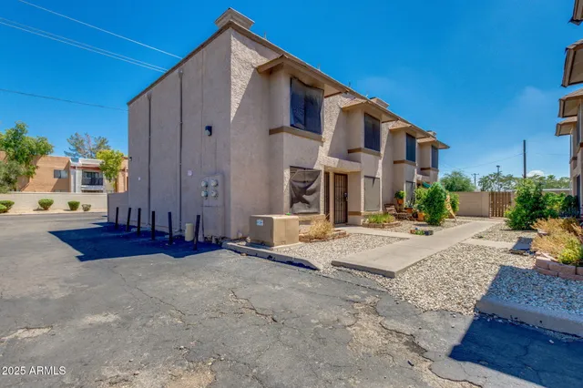 $1,700 | 3048 East Beck Lane, Unit 8, Phoenix, AZ 85032