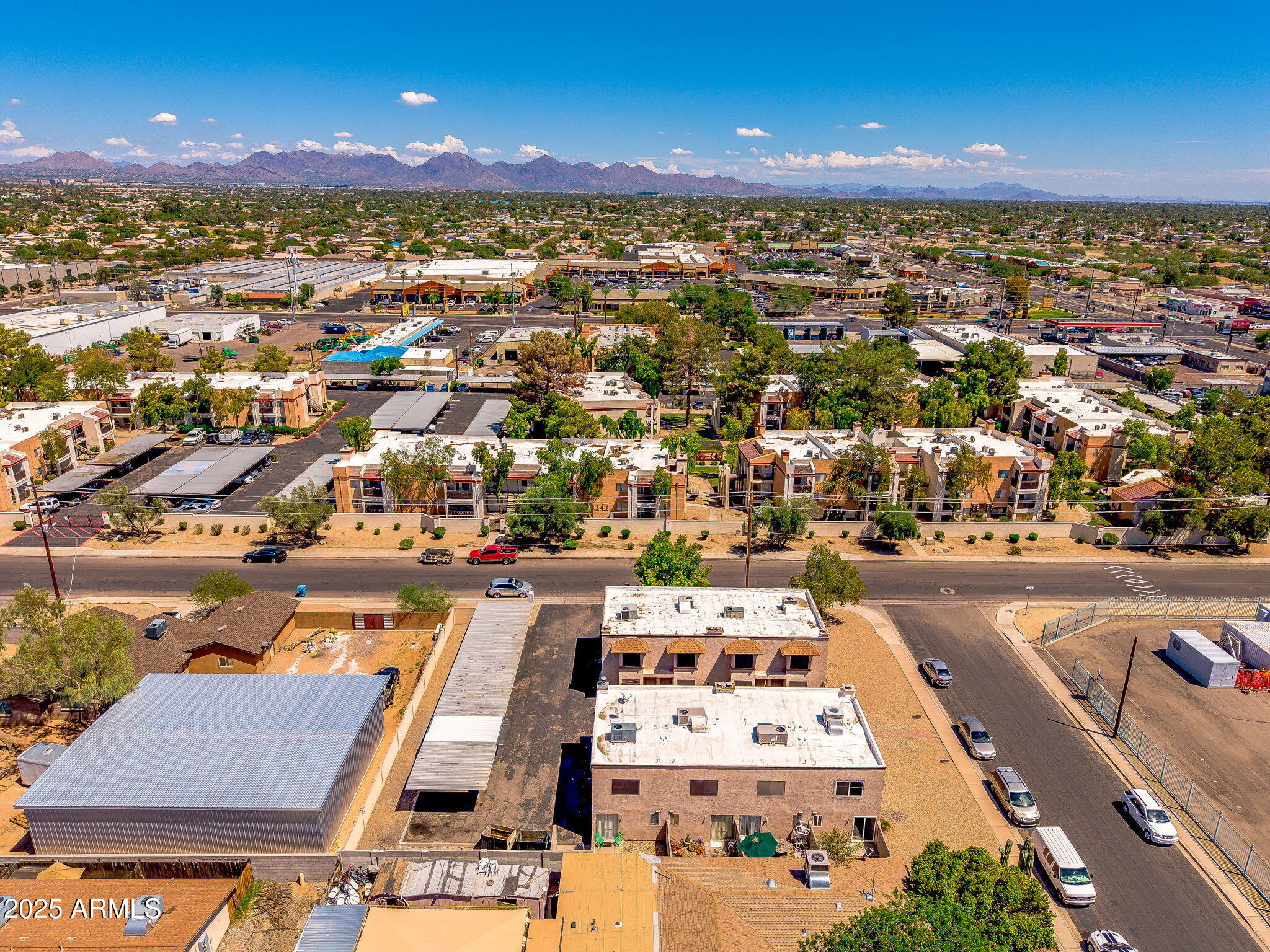 3048 East Beck Lane, Unit 8 Phoenix, AZ 85032 - Photo 31 of 37 31-web-or-mls-ext_-56